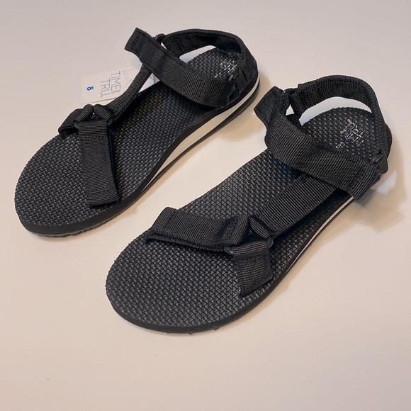 Time and Tru Women’s Black Nature Sandals - Picture 2 of 5